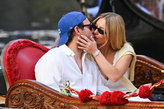 Sydney Sweeney và Scooter Braun được cho là gặp nhau tại đám cưới của Jeff Bezos và Lauren Sánchez ở Venice vào tháng 6/2025. 