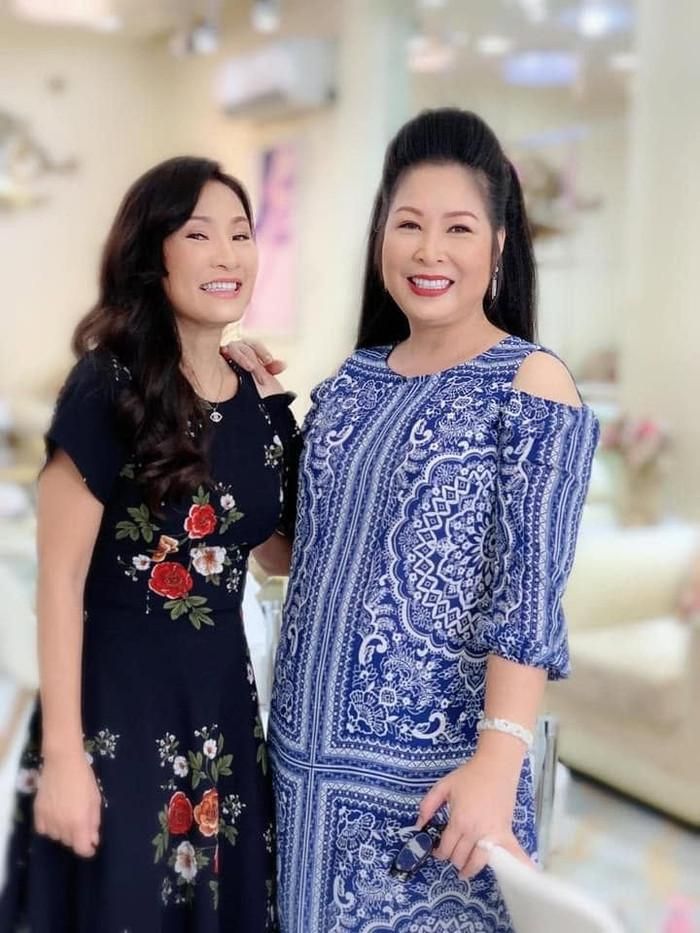 Hồng Vân gây chú ý khi chia sẻ lại khoảnh khắc cùng Hồng Đào cách đây 4 năm.