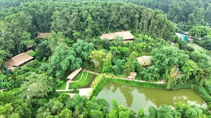 Làng Thái Hà ghi dấu với những ngôi nhà sàn truyền thống, nơi du khách có thể lưu trú, thưởng thức ẩm thực, tìm hiểu nghề thủ công và trải nghiệm văn hóa bản địa