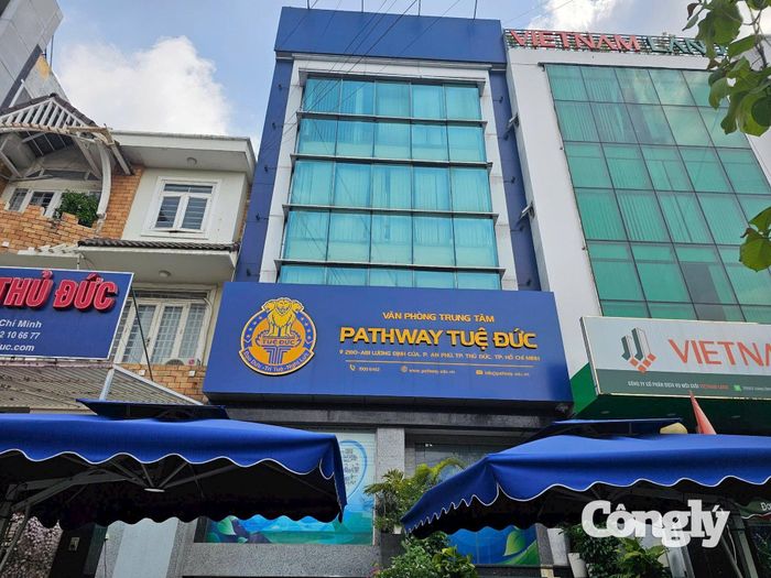 Vụ ngộ độc thực phẩm ở xảy ra ở Trường Tuệ Đức khiến hàng chục học sinh nhập viện.