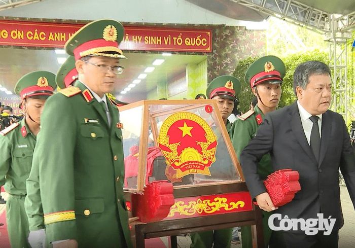 Lễ viếng, truy điệu và an táng 45 hài cốt liệt sĩ được tìm kiếm, quy tập tại nhiều địa bàn trên tỉnh.