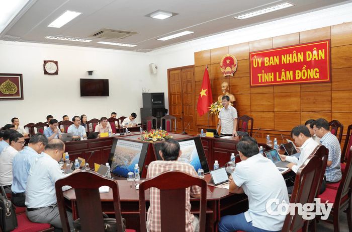Quang cảnh buổi làm việc.