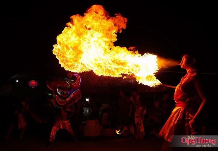 Điều làm nên nét riêng của Trung thu ở Cao Hạ không chỉ nằm ở màn múa lân hay thổi lửa. 