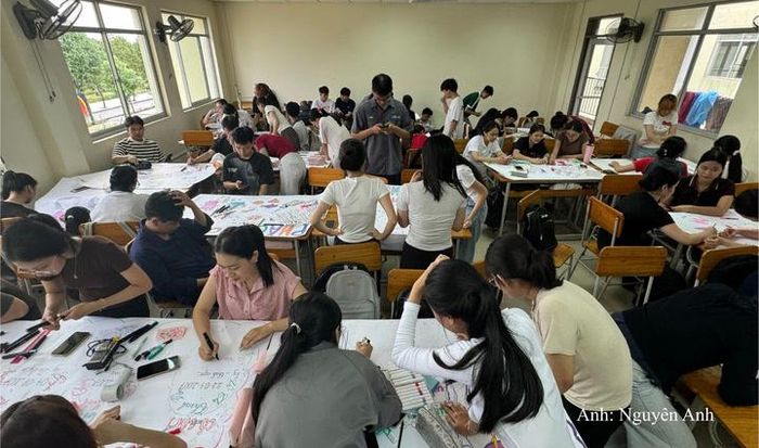 Chương trình đào tạo tại khoa Kinh tế số (Trường Đại học Công nghệ thông tin và Truyền thông Việt Hàn) điều chỉnh theo hướng kết hợp ba nhóm năng lực: Kiến thức nền tảng kinh doanh, chuyên môn ngành và năng lực làm chủ nền tảng số.
