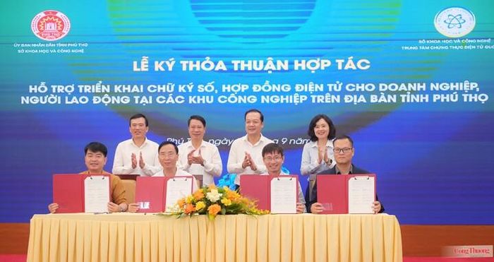 Lễ ký kết thỏa thuận hợp tác hỗ trợ triển khai chữ ký số, hợp đồng điện tử cho doanh nghiệp, người lao động.