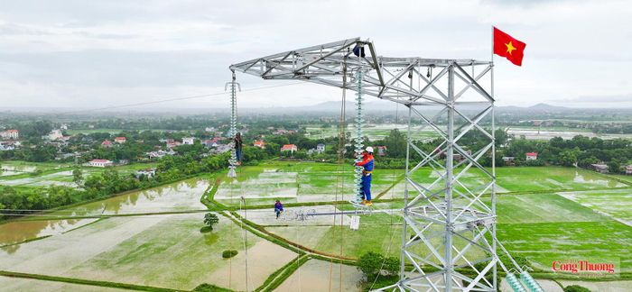 Đường dây 500 kV Bắc - Nam, “xương sống” của hệ thống điện thống nhất