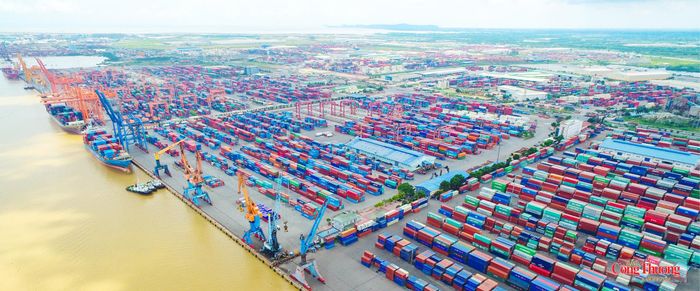 Cảng Đình Vũ nhộn nhịp tàu hàng, khơi thông dòng chảy logistics