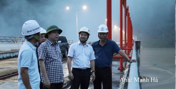 Lãnh đạo Cục Kỹ thuật an toàn và Môi trường công nghiệp, Bộ Công Thương kiểm tra công tác phòng chống thiên tai, đảm bảo an toàn hồ đập trước mùa mưa bão tại Thủy điện Bản Vẽ.