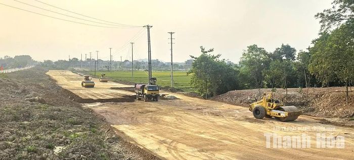 Các nhà thầu triển khai thi công sau khi mặt bằng được bàn giao