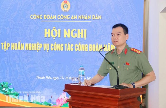 Đại diện Cục An ninh chính trị nội bộ, Bộ Công an truyền đạt chuyên đề tại hội nghị.