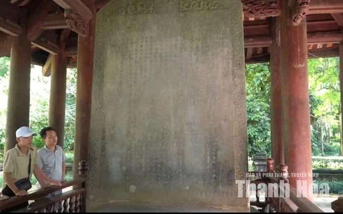 Những đường nét chạm khắc trên bia góp phần thể hiện giá trị nghệ thuật của các bảo vật thời Lê sơ.