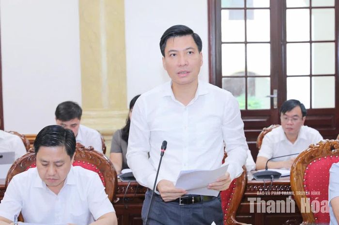 Bí thư Đảng ủy, Chủ tịch HĐND phường Hạc Thành Nguyễn Văn Biện trình bày báo cáo.
