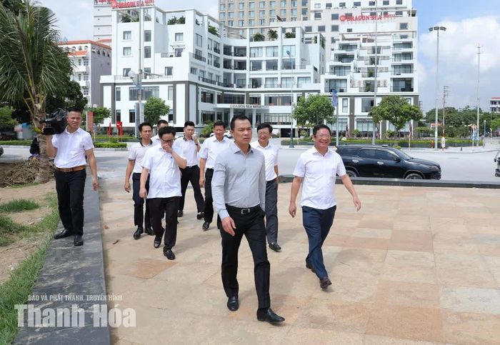 Chủ tịch UBND tỉnh Tô Anh Dũng kiểm tra, chỉ đạo công tác xây dựng cảnh quan đô thị phường Sầm Sơn.
