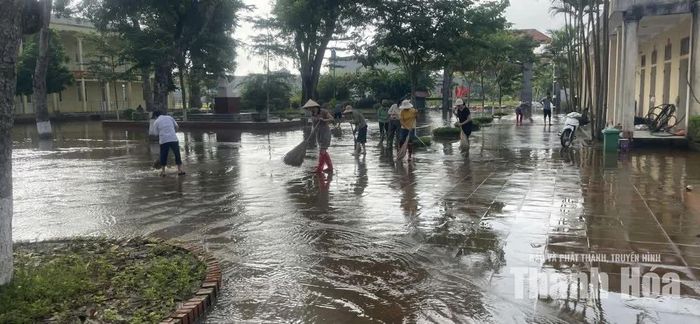 Ngày mai (26/9), Trường THCS Đồng Tiến sẽ phối hợp với Trạm Y tế phun tiêu độc khử trùng toàn bộ khuôn viên, nhất là khu vực sân chơi, nhà vệ sinh là những nơi tiềm ẩn nhiều nguy cơ xảy ra dịch bệnh.