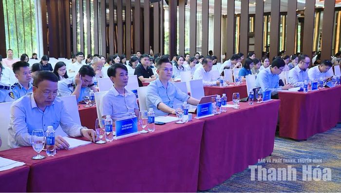 Các đại biểu và doanh nghiệp dự hội nghị.