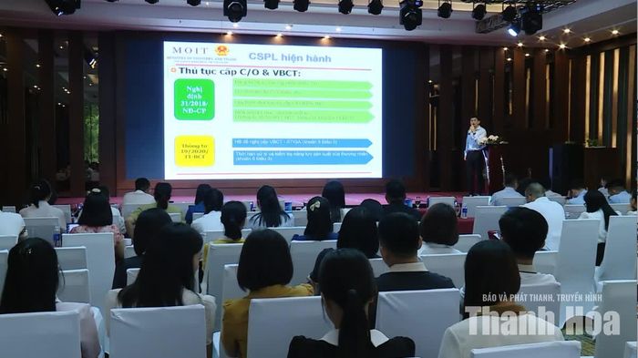 Ông Nguyễn Hoàng Hà, Phó Trưởng phòng Xuất xứ hàng hóa, Cục Xuất nhập khẩu, Bộ Công thương phổ biến quy định mới về xuất xứ hàng hóa.