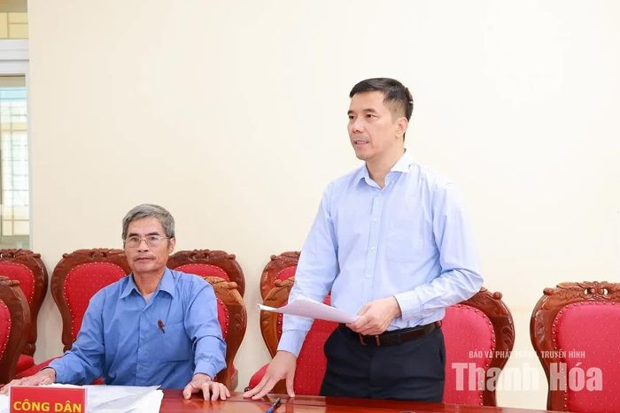 Phó Bí thư Thường trực Tỉnh ủy, Chủ tịch HĐND tỉnh Nguyễn Hồng Phong tiếp thu, giải đáp các phản ánh, kiến nghị của công dân.