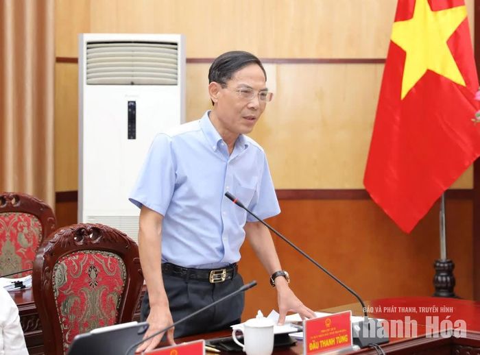 Phó Chủ tịch UBND tỉnh Đầu Thanh Tùng phát biểu tại phiên họp.