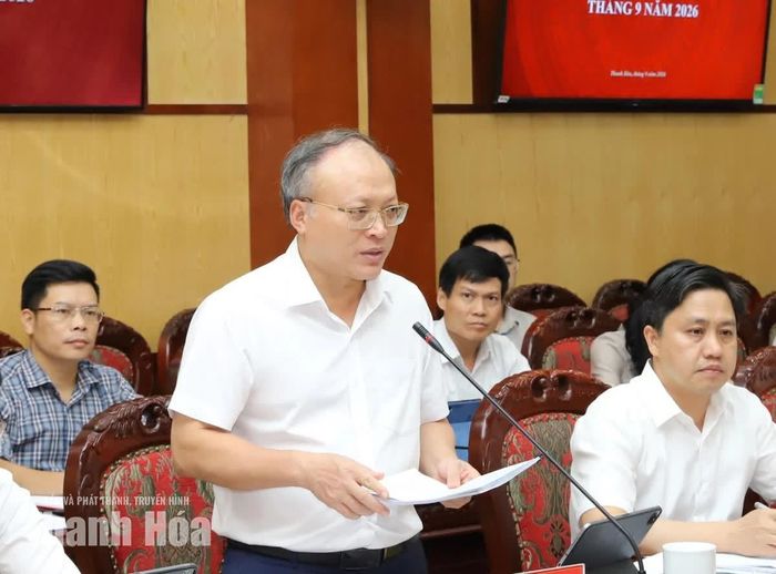 Giám đốc Sở Tài chính Lê Trọng Thụ phát biểu tại phiên họp.