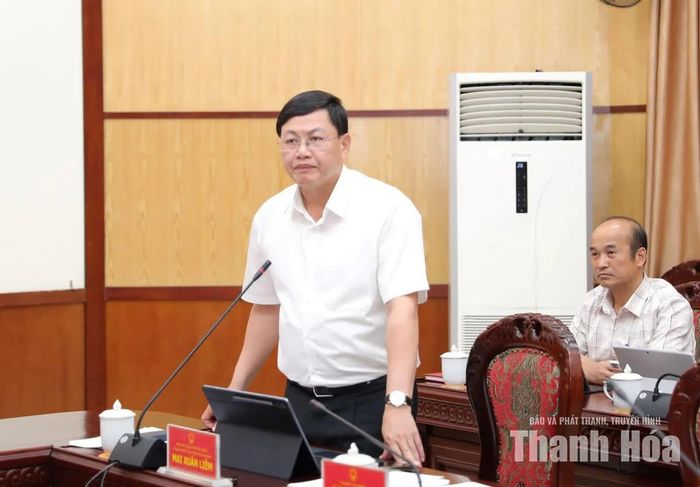 Phó Chủ tịch Thường trực UBND tỉnh Mai Xuân Liêm phát biểu tại phiên họp.