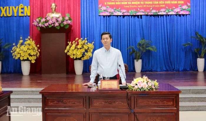 Đồng chí Lê Quang Tùng, Ủy viên Trung ương Đảng, Bí thư Tỉnh ủy, Trưởng đoàn Đại biểu Quốc hội tỉnh An Giang phát biểu chỉ đạo buổi làm việc.