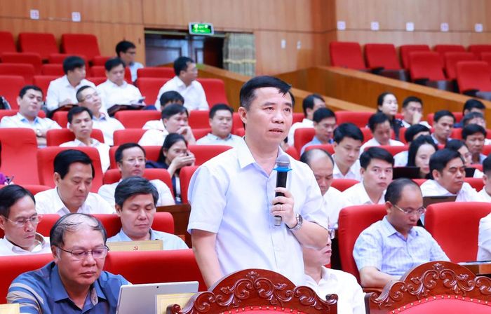 Đại diện lãnh đạo Sở Nông nghiệp và Môi trường trao đổi một số nội dung trong lĩnh vực nông nghiệp và đất đai.