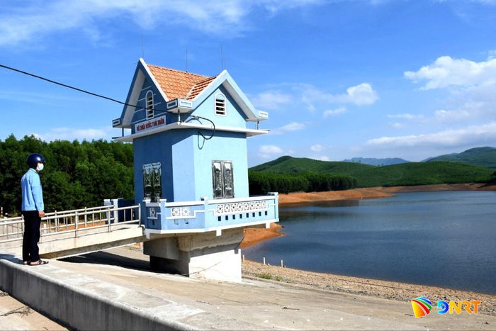 Hồ chứa nước Thái Xuân cần được đầu tư nâng cấp đập chính. Ảnh: QUANG VIỆT