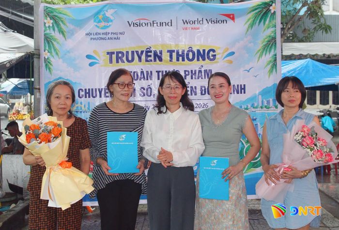 Hội Liên hiệp Phụ nữ phường An Hải công bố quyết định thành lập 2 chi hội phụ nữ trực thuộc. Ảnh: ĐÔNG HẢI
