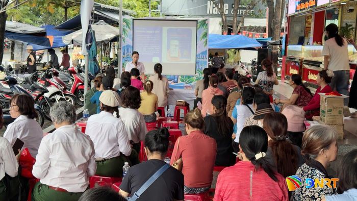 Nhiều hội viên, phụ nữ là tiểu thương tại các chợ trên địa bàn phường tham gia chương trình. Ảnh: ĐÔNG HẢI