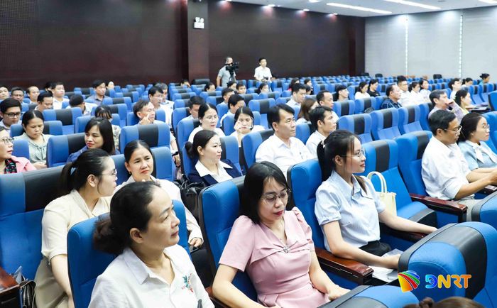 Các đại biểu dự hội nghị. Ảnh: NGỌC PHÚ
