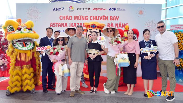 Đà Nẵng tổ chức các chương trình chào đón chuyến bay từ thị trường Nga - CIS. Ảnh: NGỌC HÀ