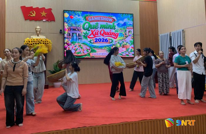 Các đội thi huy động lực lượng tham gia khá hùng hậu đến từ các thôn. Ảnh: D.L