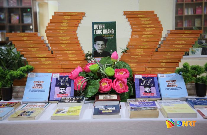 Không gian trưng bày, xếp sách mô hình độc đáo tại Cơ sở 2 Thư viện Đà Nẵng (phường Bàn Thạch). Ảnh: ALĂNG NGƯỚC