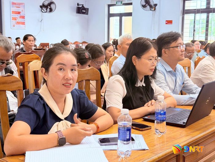 Đông đảo đại biểu, người dân tham gia hội nghị. Ảnh: H.T