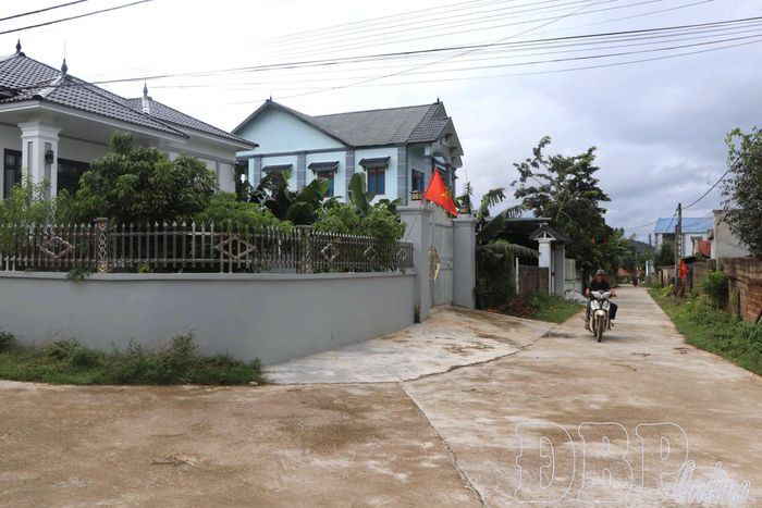 Bản Pa Bói, xã Thanh Yên được sáp nhập từ 3 bản, địa bàn rộng, dân số đông, áp lực không nhỏ cho lãnh đạo thôn, bản. Trong ảnh: Một góc bản Pa Bói, xã Thanh Yên