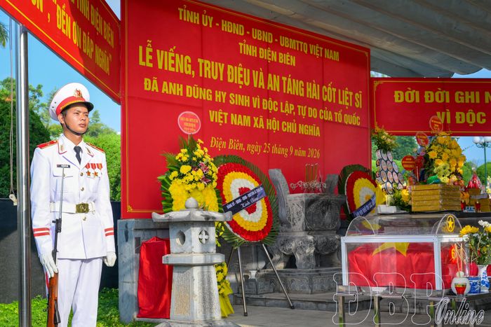 Lễ truy điệu và an táng 10 hài cốt liệt sĩ được tổ chức trang trọng tại Nghĩa trang Liệt sĩ Tông Khao, xã Thanh Nưa.
