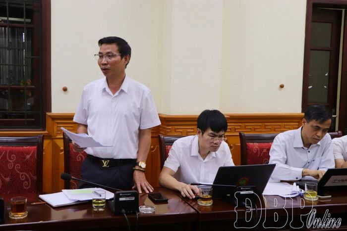 Lãnh đạo Sở Xây dựng giải trình, làm rõ các nội dung liên quan.