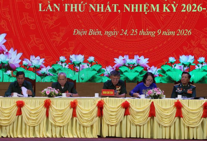 Đoàn Chủ tịch điều hành đại hội.