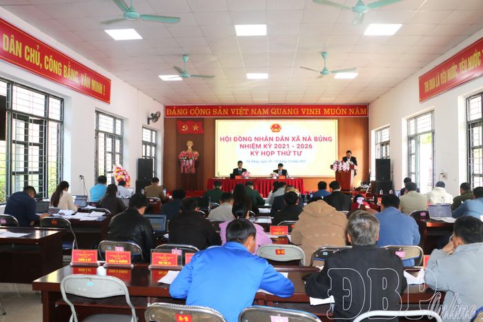 HĐND xã Nà Bủng họp ban hành các nghị quyết quan trọng về phân bổ ngân sách, đầu tư công, quốc phòng - an ninh, và những nhiệm vụ phục vụ địa phương sau sắp xếp.