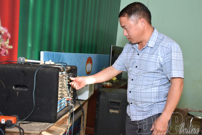 Hệ thống tăng âm, loa đài tại một số nhà văn hóa hư hỏng khiến việc tuyên truyền các chủ trương, đường lối của Đảng, Nhà nước gặp không ít khó khăn. 