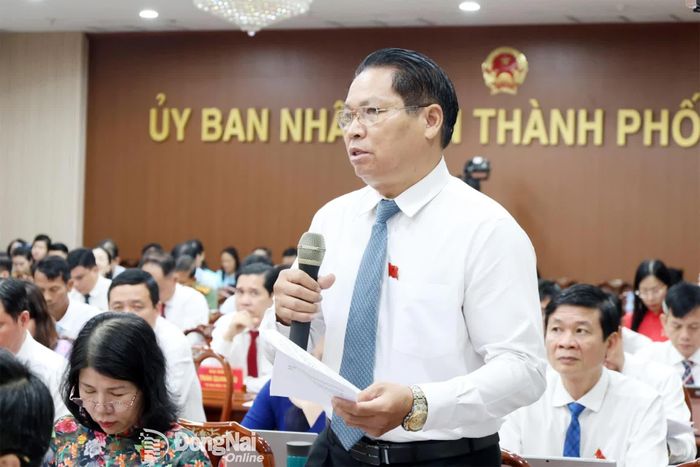 Các đại biểu phát biểu thảo luận tại kỳ họp. Ảnh: Hồ Thảo