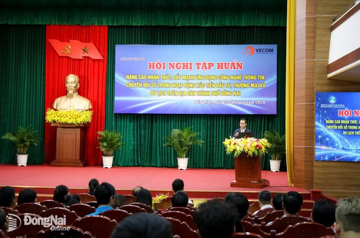 Phó Tổng thư ký Hiệp hội Thương mại điện tử Việt Nam (Vecom) Nguyễn Minh Đức trình bày các chuyên đề tại hội nghị. Ảnh: Hải Quân