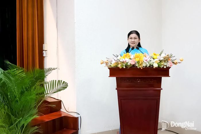 Đồng chí Tôn Ngọc Hạnh, Ủy viên Trung ương Đảng, Phó Bí thư Thường trực Thành ủy, Chủ tịch HĐND thành phố, Bí thư Đảng ủy HĐND thành phố phát biểu nhận nhiệm vụ. Ảnh: Phương Hằng