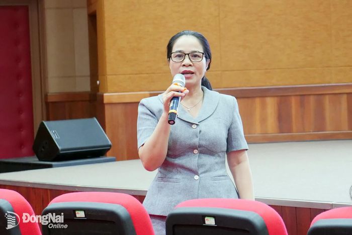 Bác sĩ chuyên khoa II Đỗ Thị Nguyên, Giám đốc Sở Y tế trao đổi tại hội thảo. Ảnh: Hạnh Dung