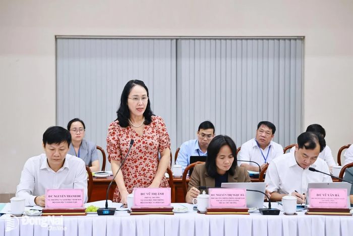 Bà Vũ Thị Ánh, Phó Vụ trưởng Vụ giáo dục phổ thông, Bộ Giáo dục và Đào tạo phát biểu tại buổi làm việc. Ảnh: Công Nghĩa