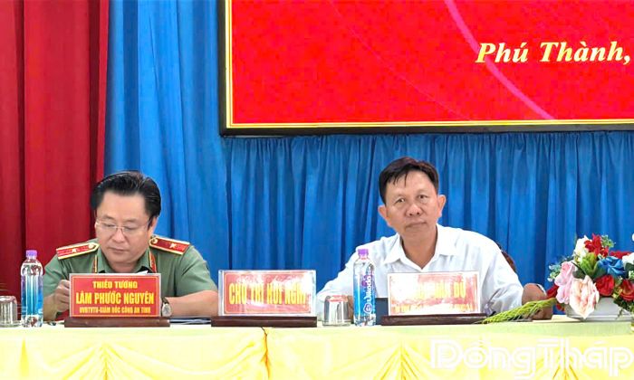Thiếu tướng Lâm Phước Nguyên dự và chỉ đạo hội nghị.