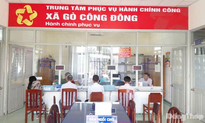 Trung tâm Phục vụ hành chính công xã Gò Công Đông nỗ lực giải quyết thủ tục hành chính, phục vụ người dân, doanh nghiệp.