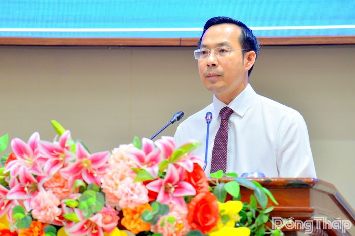 Đồng chí Nguyễn Thanh Nhàn, Phó Bí thư Tỉnh ủy, Chủ tịch UBND tỉnh phát biểu tiếp thu các ý kiến đại biểu HĐND tỉnh, đồng thời đề ra các giải pháp sớm đưa Nghị quyết vào cuộc sống trong thời gian tới.