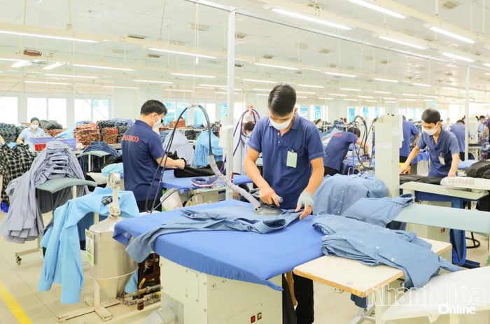 Hoạt động sản xuất tại Xí nghiệp May Khatoco.