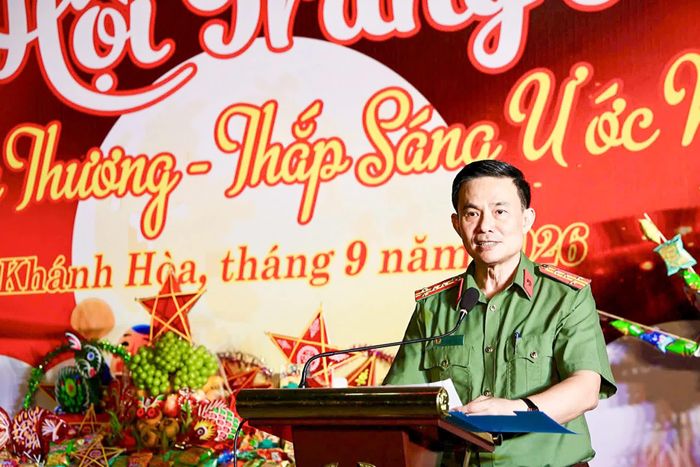 Đại tá Huỳnh Quang Tuấn đọc thư của Tổng Bí thư, Chủ tịch nước Tô Lâm gửi thiếu niên, nhi đồng nhân dịp Tết Trung thu.